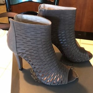 NIB Vince Camuto Krandi heels size 6